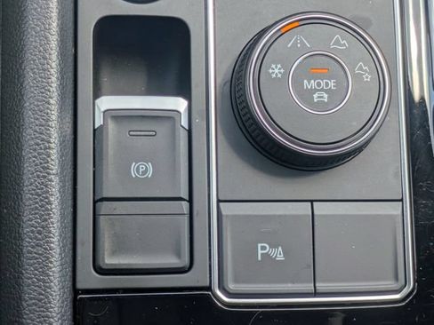 Used 2023 Volkswagen Atlas SE AWD/4WD image 25