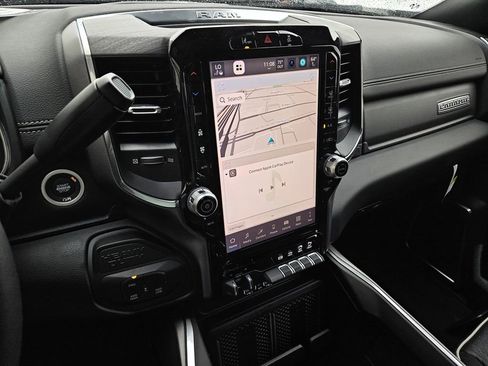 New 2026 RAM 2500 Laramie AWD/4WD image 16