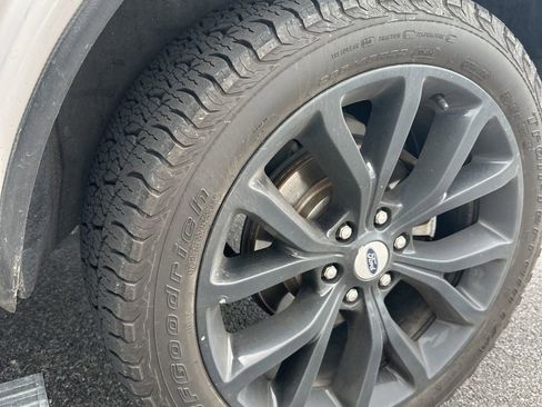 Used 2018 Ford Expedition Limited w/ Equipment Group 302A RWD image 5