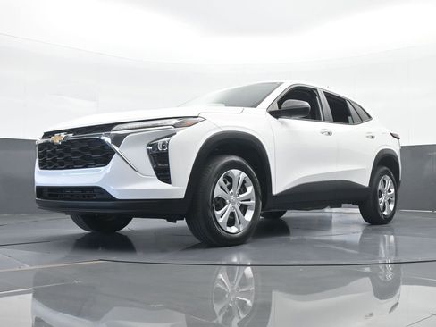 Used 2024 Chevrolet Trax LS w/ Driver Confidence Package image 51