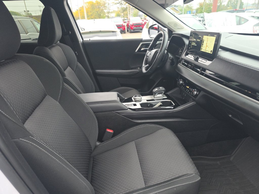 Used 2025 Mitsubishi Outlander ES AWD/4WD image 9