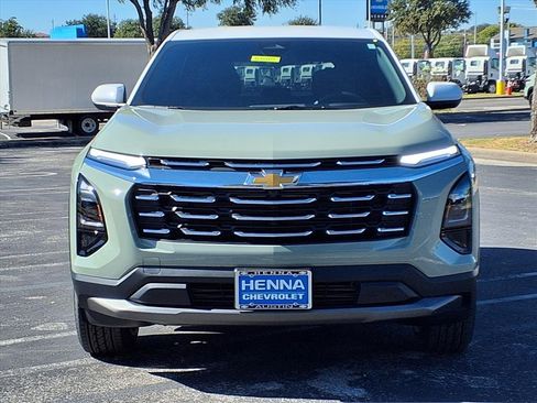 New 2026 Chevrolet Equinox LT w/ Convenience Package II image 2