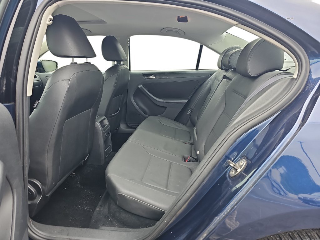 Used 2011 Volkswagen Jetta SE FWD image 14