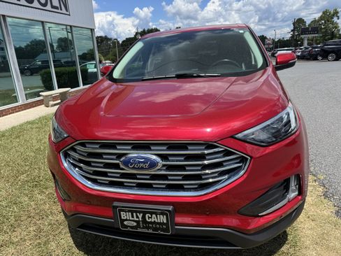 Used 2024 Ford Edge Titanium image 4