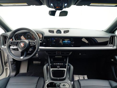 New 2026 Porsche Cayenne Coupe image 19