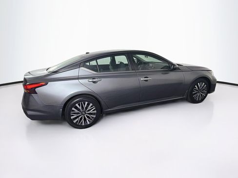 Used 2023 Nissan Altima 2.5 SV FWD image 10
