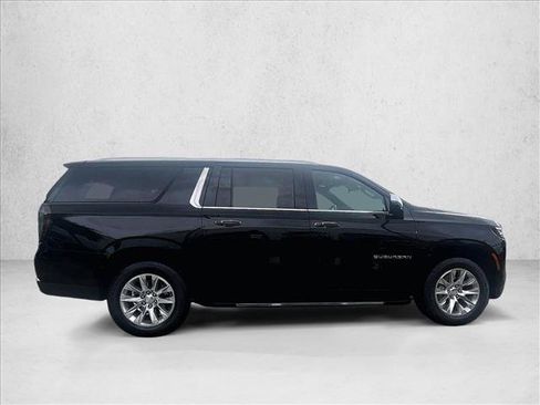 Used 2025 Chevrolet Suburban Premier RWD image 5