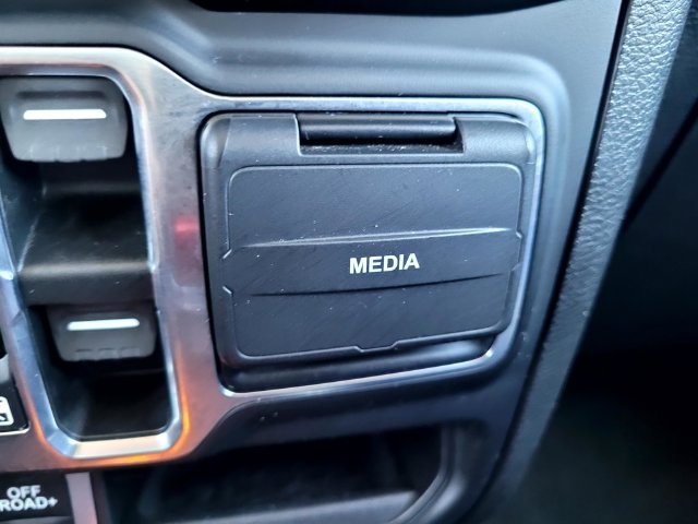 Used 2021 Jeep Gladiator Rubicon AWD/4WD image 18