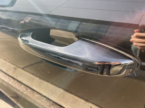 Certified 2023 Volvo XC40 B5 Plus w/ Protection Package Premier image 20