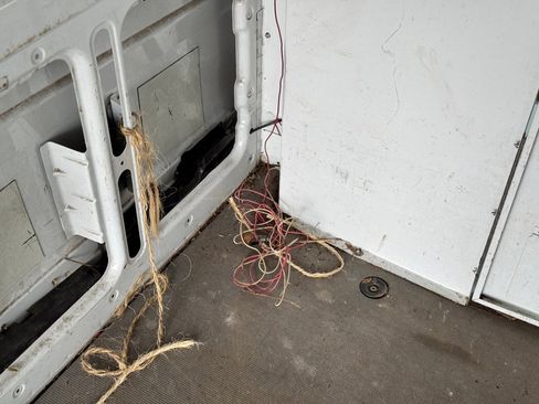 Used 2010 Freightliner Sprinter 2500 image 13