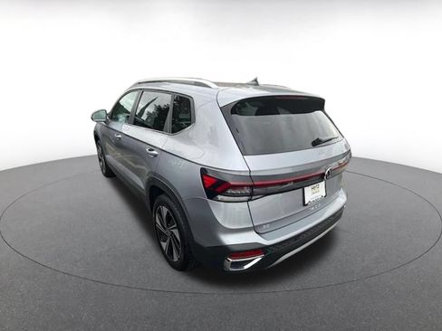 Used 2026 Volkswagen Taos SE AWD/4WD image 6