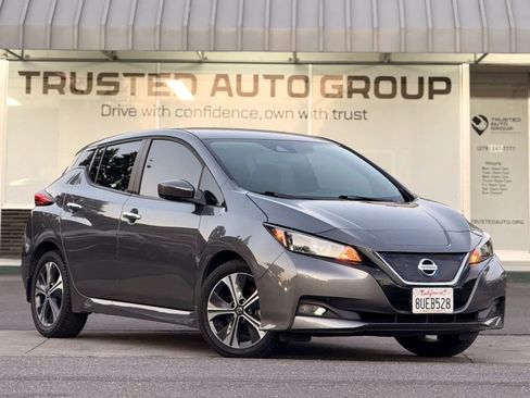 Used 2021 Nissan Leaf SV FWD image 2