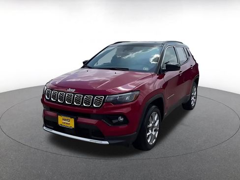 Used 2025 Jeep Compass Limited AWD/4WD image 4