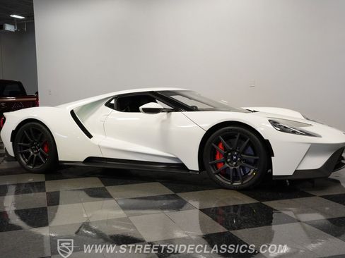 Used 2017 Ford GT RWD image 15