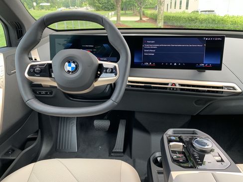 Used 2026 BMW iX xDrive60 w/ Premium Package AWD/4WD image 19