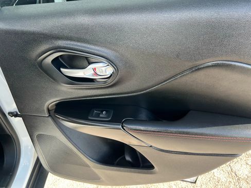 Used 2020 Jeep Cherokee Trailhawk w/ Cold Weather Group image 20