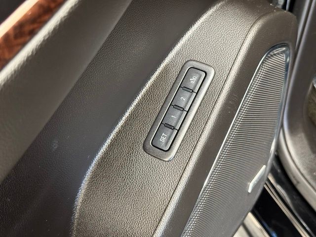 Used 2016 GMC Yukon XL SLT w/ Open Road Package AWD/4WD image 19