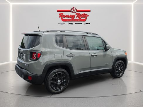 Used 2020 Jeep Renegade Latitude FWD image 5