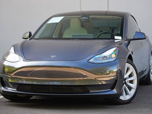 Used 2023 Tesla Model 3 Standard Range RWD image 3
