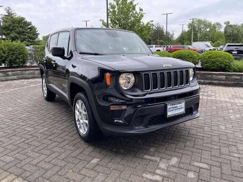 Used 2023 Jeep Renegade Latitude AWD/4WD image 7