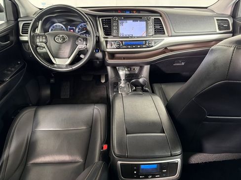 Used 2019 Toyota Highlander XLE image 25