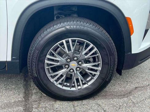 Used 2025 Chevrolet Traverse LT w/ Driver Confidence Package image 10