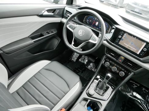 Used 2024 Volkswagen Taos SEL image 9