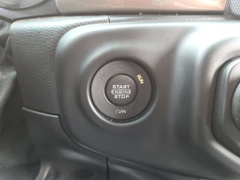 Used 2018 Jeep Wrangler Unlimited Sahara w/ Dual Top Group AWD/4WD image 9