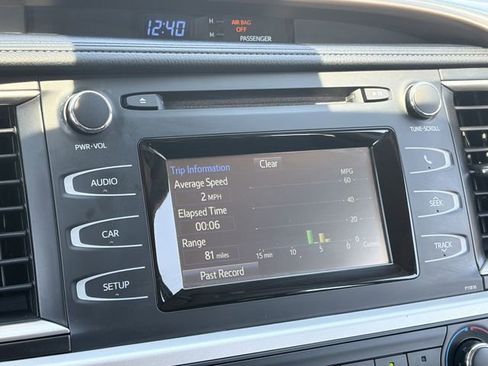Used 2019 Toyota Highlander LE FWD image 27