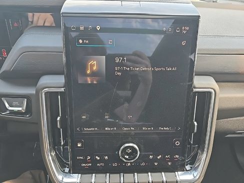 Used 2026 GMC Yukon Denali w/ Sun & Power Step Package AWD/4WD image 31