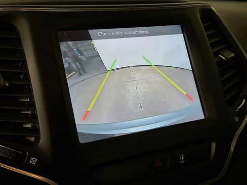 Used 2022 Jeep Cherokee Latitude Lux w/ Sun & Sound Group image 28