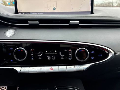 Used 2023 Genesis GV70 2.5T w/ Sport Prestige Package image 35