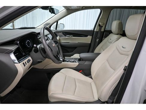 Used 2020 Cadillac XT6 Premium Luxury AWD/4WD image 12