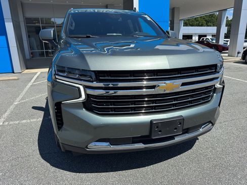 Used 2023 Chevrolet Suburban LT image 2