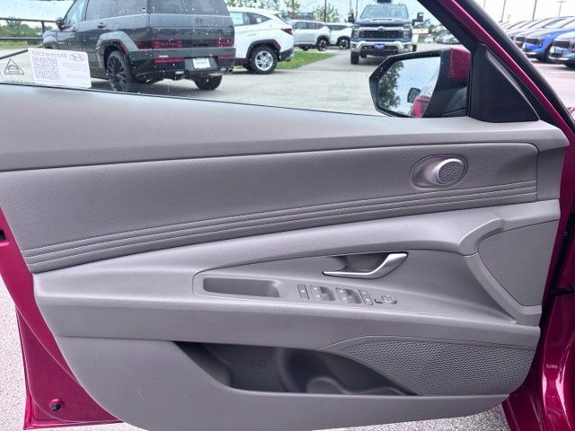 Used 2025 Hyundai Elantra SEL FWD image 13