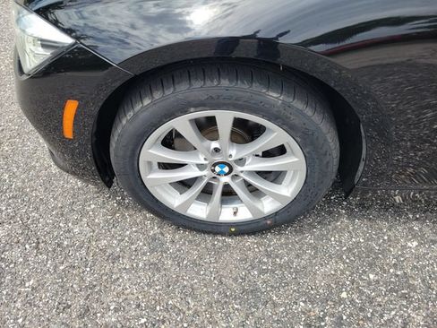 Used 2018 BMW 320i xDrive Sedan w/ Convenience Package AWD/4WD image 5