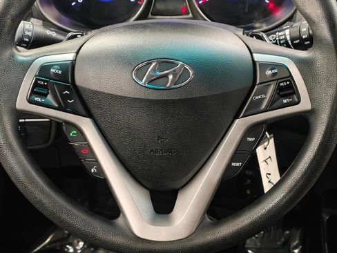 Used 2016 Hyundai Veloster FWD image 5