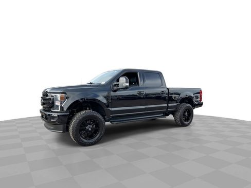 Used 2022 Ford F250 Lariat w/ Black Appearance Package image 5