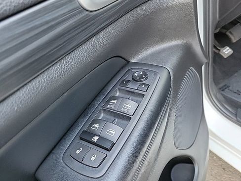 Used 2020 Jeep Grand Cherokee Altitude AWD/4WD image 21