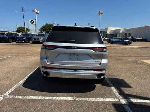 Used 2023 Jeep Grand Cherokee Overland RWD image 6