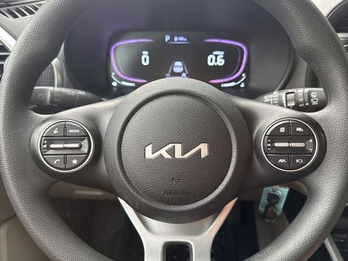 Used 2023 Kia Soul LX FWD image 28