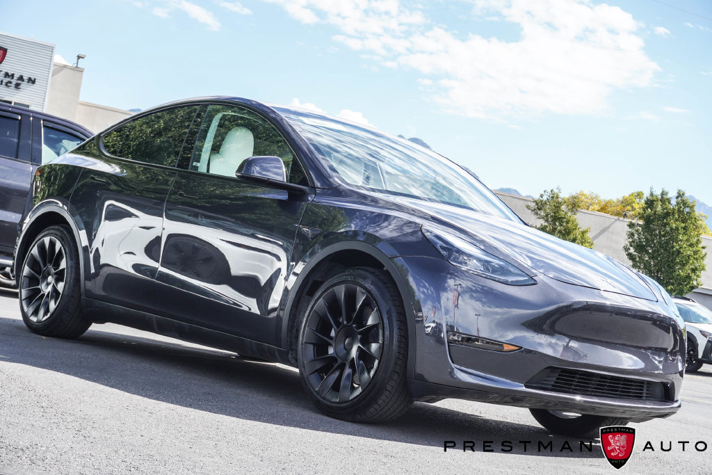 Used 2024 Tesla Model Y Long Range AWD/4WD image 1