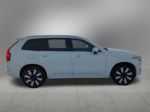 Used 2025 Volvo XC90 T8 Plus w/ Protection Package Premier image 9
