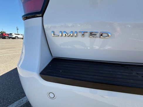 Used 2018 Ford Expedition Limited AWD/4WD image 10