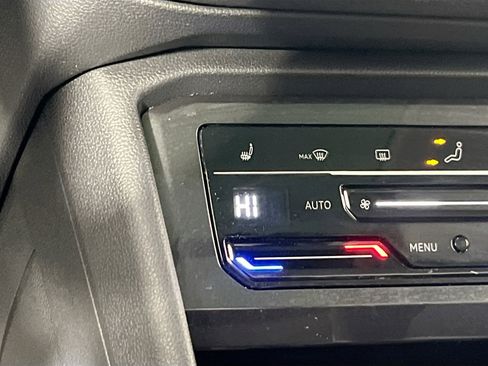 Used 2022 Volkswagen Tiguan SE AWD/4WD image 19