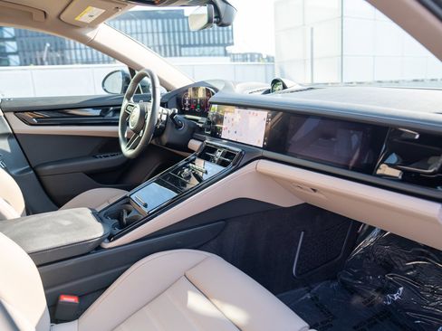 Certified 2026 Porsche Panamera 4 AWD/4WD image 26