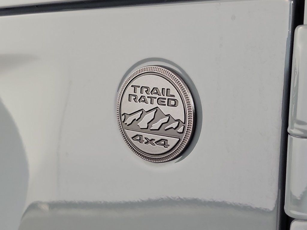 Used 2026 Jeep Wrangler Unlimited Sahara AWD/4WD image 7