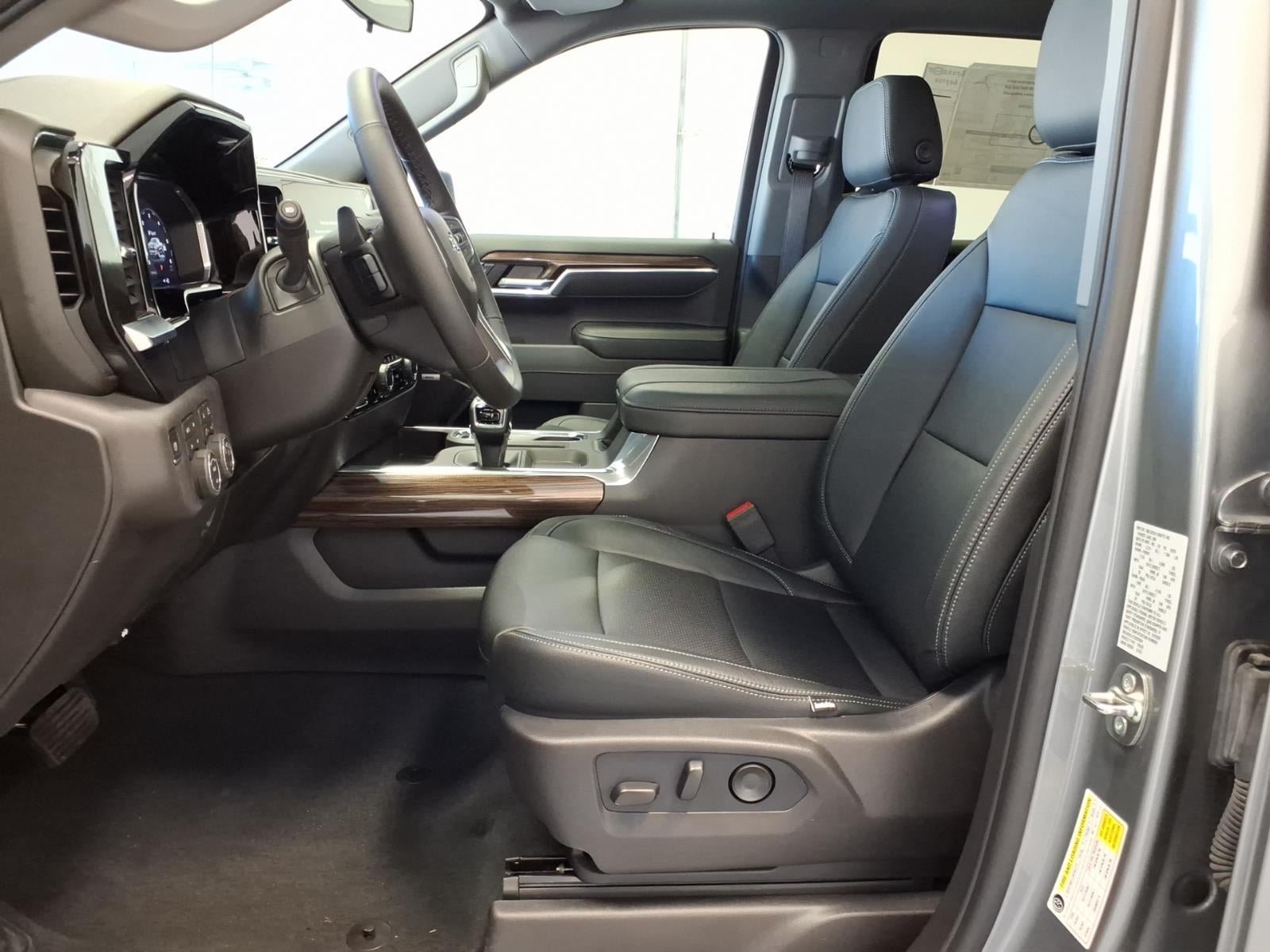 New 2026 Chevrolet Silverado 1500 RST w/ Dark Appearance Package AWD/4WD image 15