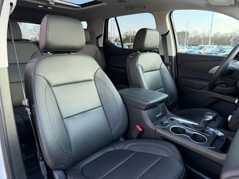 Used 2021 Chevrolet Traverse LT w/ LT Premium Package image 32
