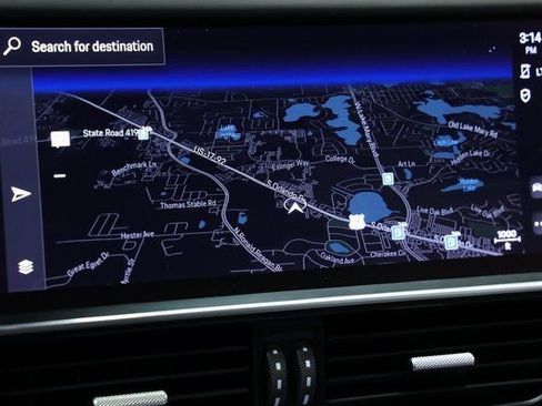 Used 2022 Porsche Cayenne Platinum Edition image 19